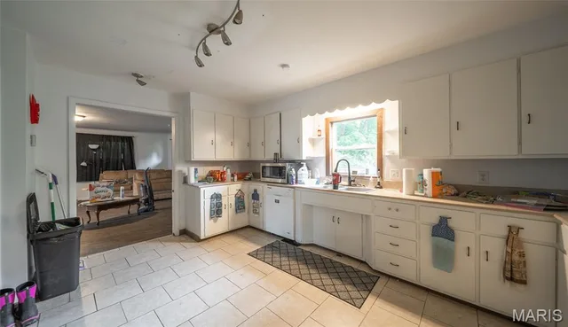 Kitchen — 130 State Route T Newburg Missouri real estate