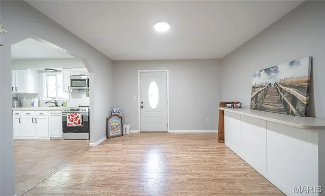 Primary bedroom — 24475 Sidney Road Waynesville Missouri real estate