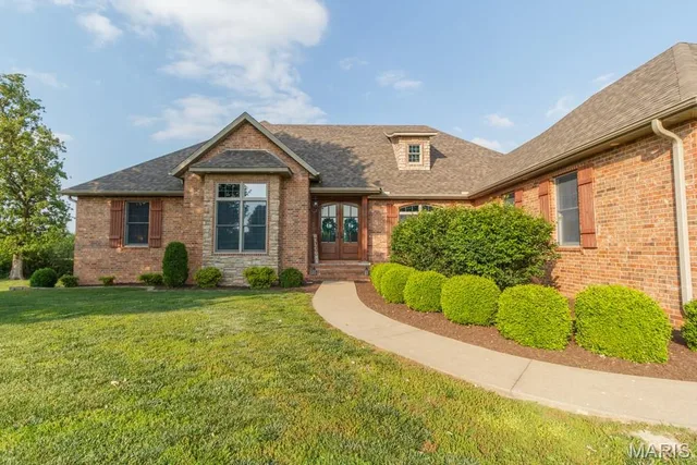 Front exterior — 929 CASTLE ROCK AVE Avenue Lebanon Missouri real estate