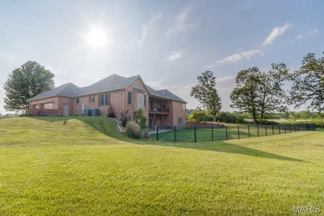 Primary bedroom — 929 CASTLE ROCK AVE Avenue Lebanon Missouri real estate