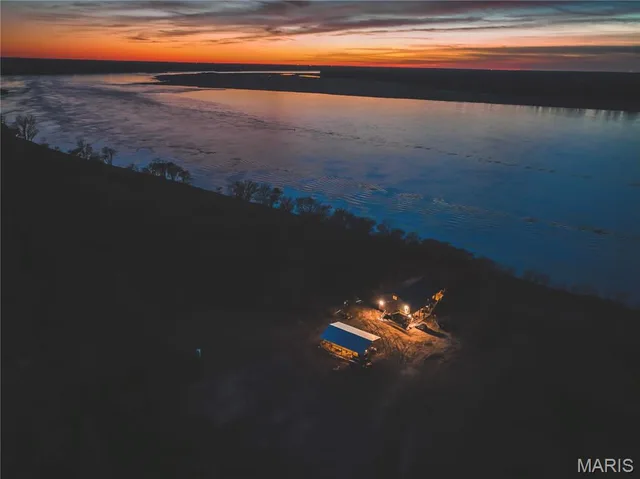 Primary bedroom — 0 Mississippi River Hayti Missouri real estate