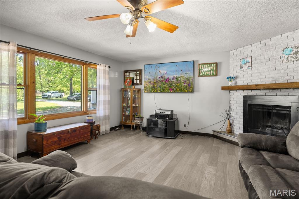 59 Oak Hill Road Eldon Missouri 4 bedroom 3 bathroom home for sale listed at $359,900