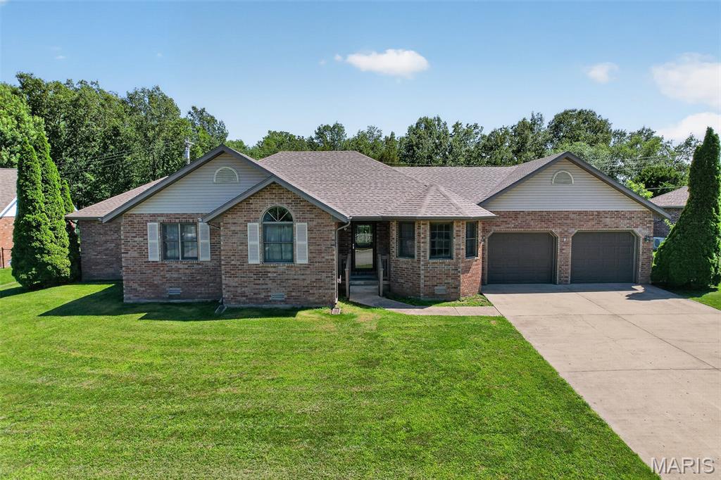 2220 Cherry Blossom Circle, Lebanon MO