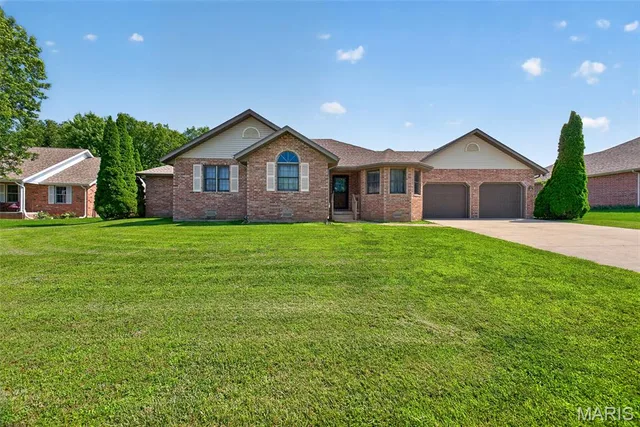 Kitchen — 2220 Cherry Blossom Circle Lebanon Missouri real estate