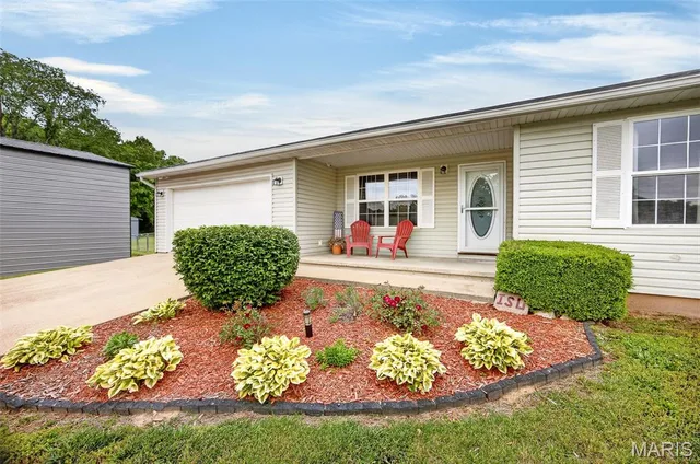 Front exterior — 20755 Blackberry Lane Crocker Missouri real estate
