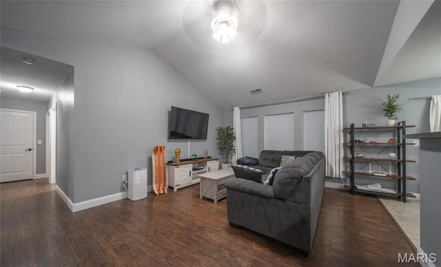 Living room — 124 Lakeview Court St Robert Missouri real estate
