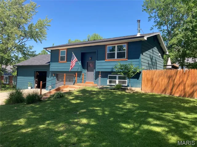 Front exterior — 800 Greenbriar Drive Rolla Missouri real estate
