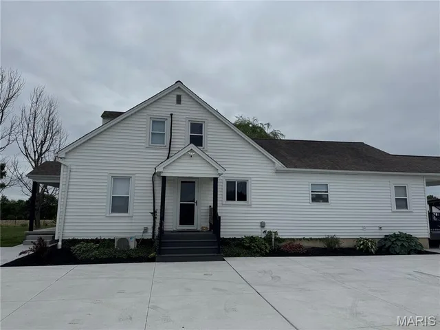 Primary bedroom — 28345 State Highway F Wright City Missouri real estate