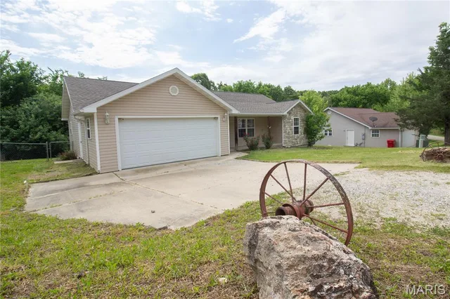 Primary bedroom — 20834 Hibbett Rd Road St Robert Missouri real estate