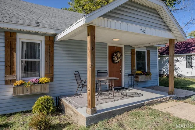 Primary bedroom — 545 W Pierce Street Lebanon Missouri real estate