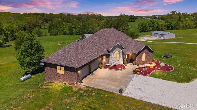 Primary bedroom — 11285 M- Oak Hill Lane Mountain Grove Missouri real estate