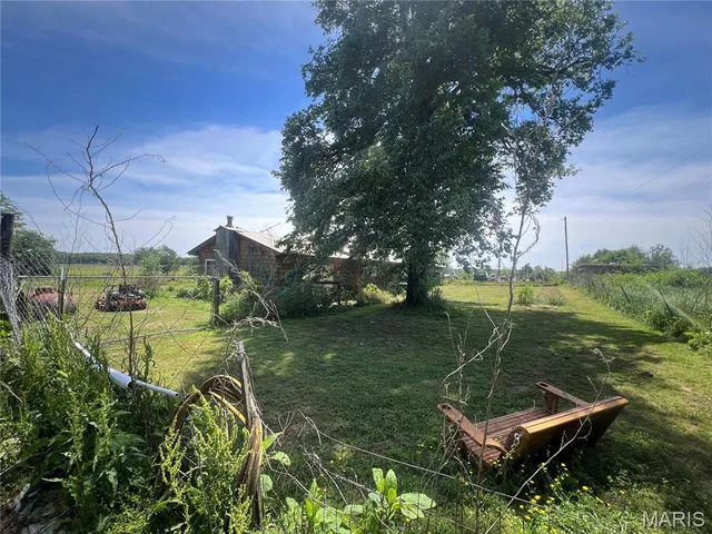 Living room — 7687 Ripley Route A Doniphan Missouri real estate