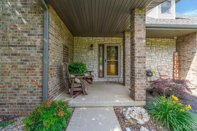 Living room — 12025 Highway 64 Lebanon Missouri real estate