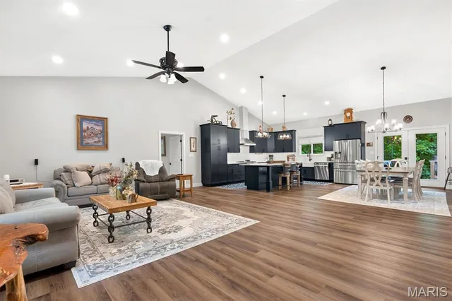 Living room — 6713 Klondike Road Hillsboro Missouri real estate