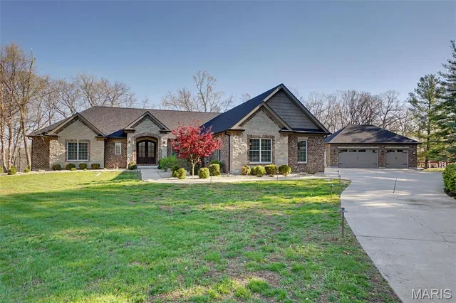 Front exterior — 353 Callaway Ridge (25.5) Drive Defiance Missouri real estate