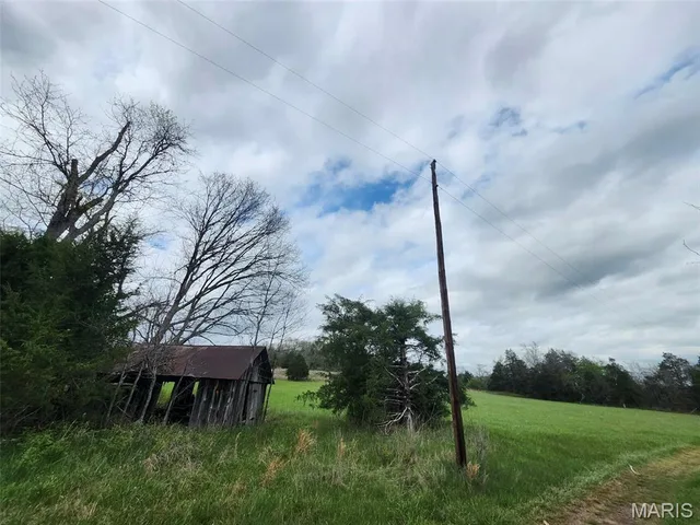 Living room — 0 M- County Road 250-80 Drury Missouri real estate