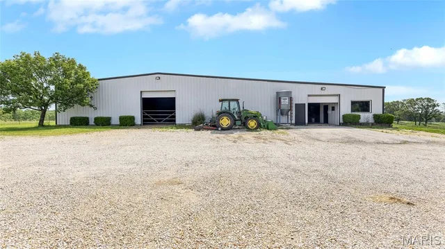 Living room — 20307 Highway 68 Vichy Missouri real estate