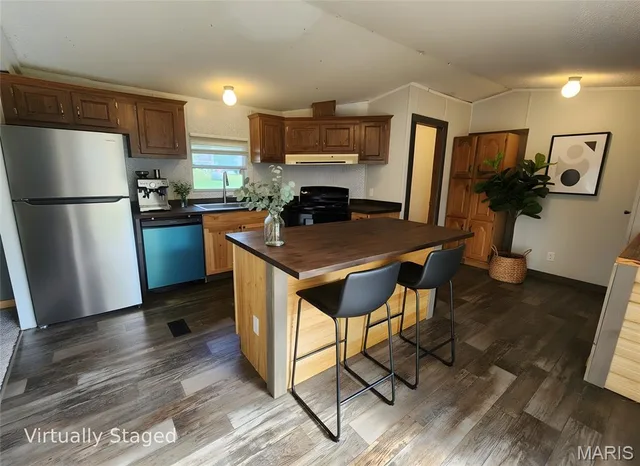 Primary bedroom — 400 W Ruby Street Conway Missouri real estate