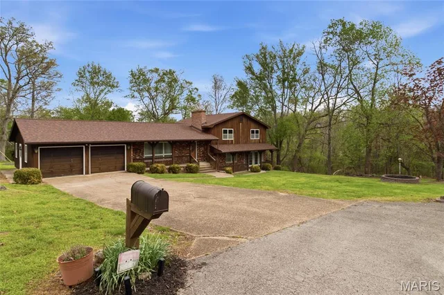 Front exterior — 310 E South Oak Crest Drive Houston Missouri real estate