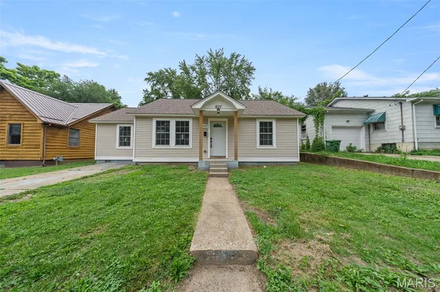 Front exterior — 607 E 11th Street Rolla Missouri real estate