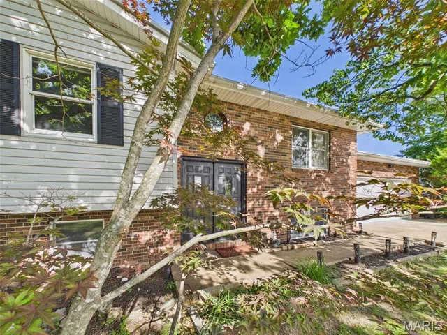 Front exterior — 107 Vaughan Avenue St Robert Missouri real estate