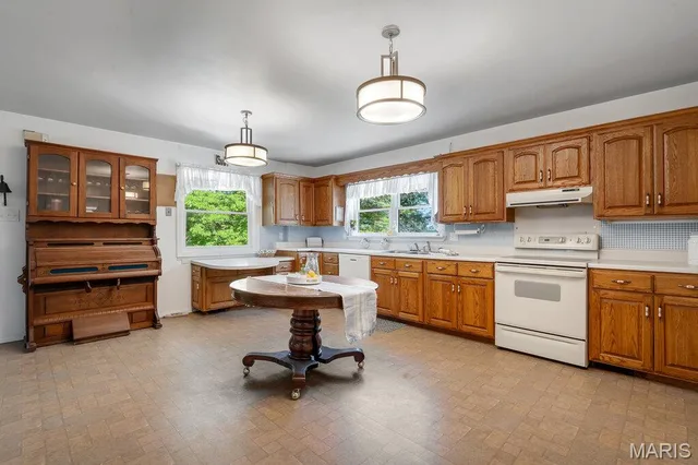 Kitchen — 2099 Thunderbluff Road St Clair Missouri real estate