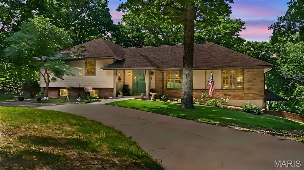 800 Matson Hill Road Defiance Missouri 4 bedroom 3 bathroom home for sale listed at $649,900
