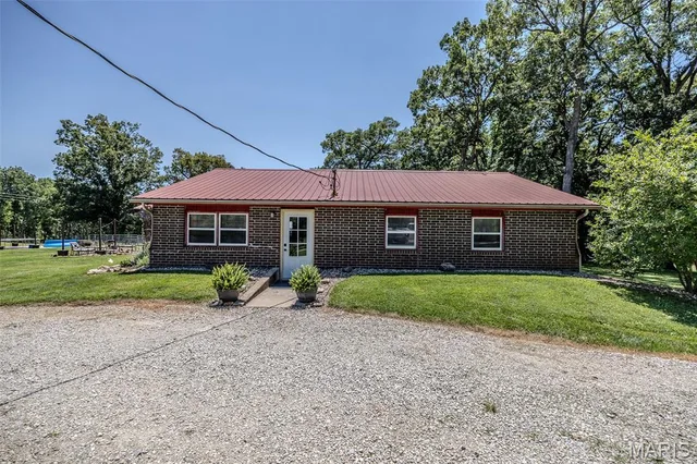 Front exterior — 2962 County Road 496 New Bloomfield Missouri real estate