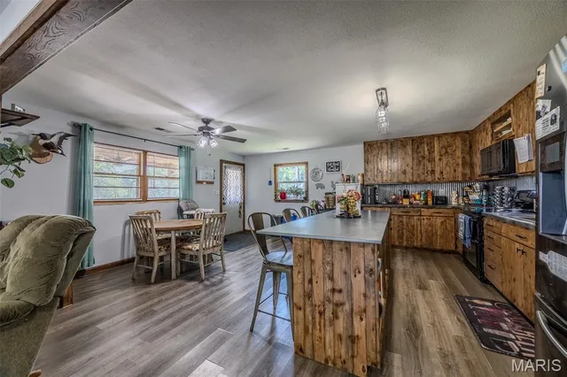 Primary bedroom — 2962 County Road 496 New Bloomfield Missouri real estate