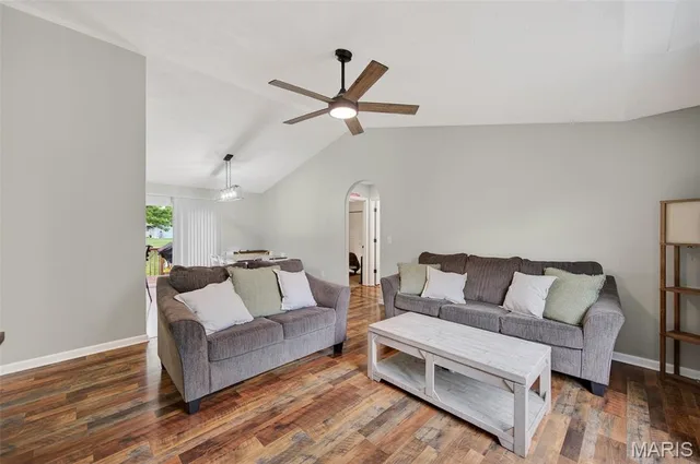 Living room — 21470 Sail Road Waynesville Missouri real estate