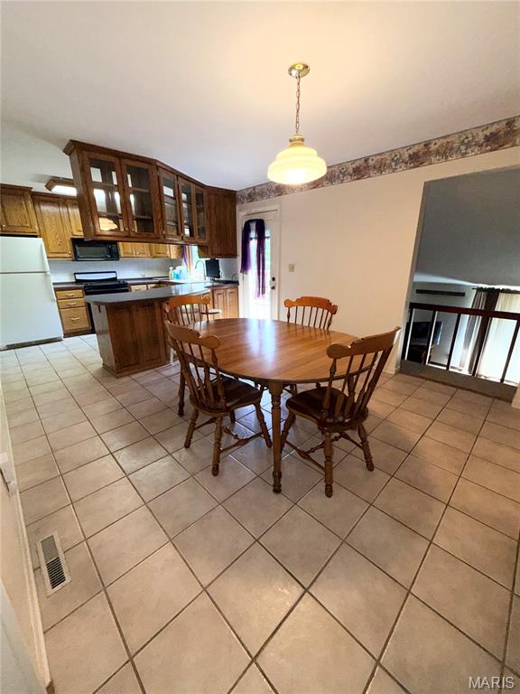 Primary bedroom — 10430 County Road 8110 Rolla Missouri real estate