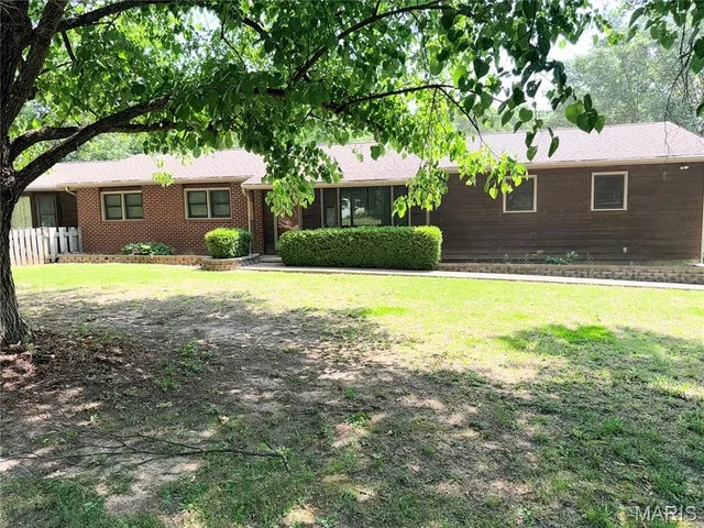 Front exterior — 10430 County Road 8110 Rolla Missouri real estate