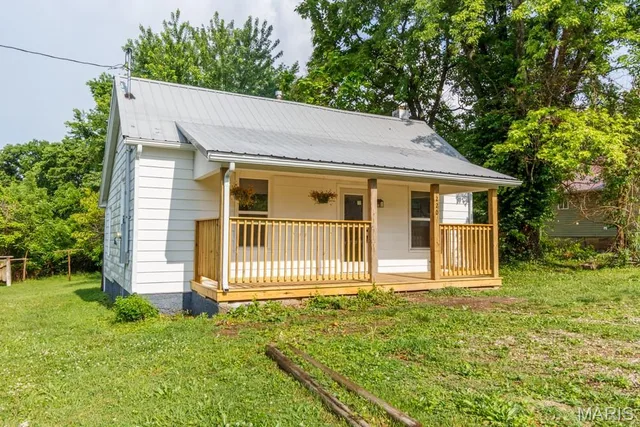 Front exterior — 220 Warren Street Richland Missouri real estate