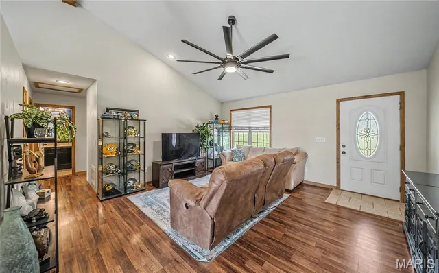 Kitchen — 16001 Harley Road St Robert Missouri real estate