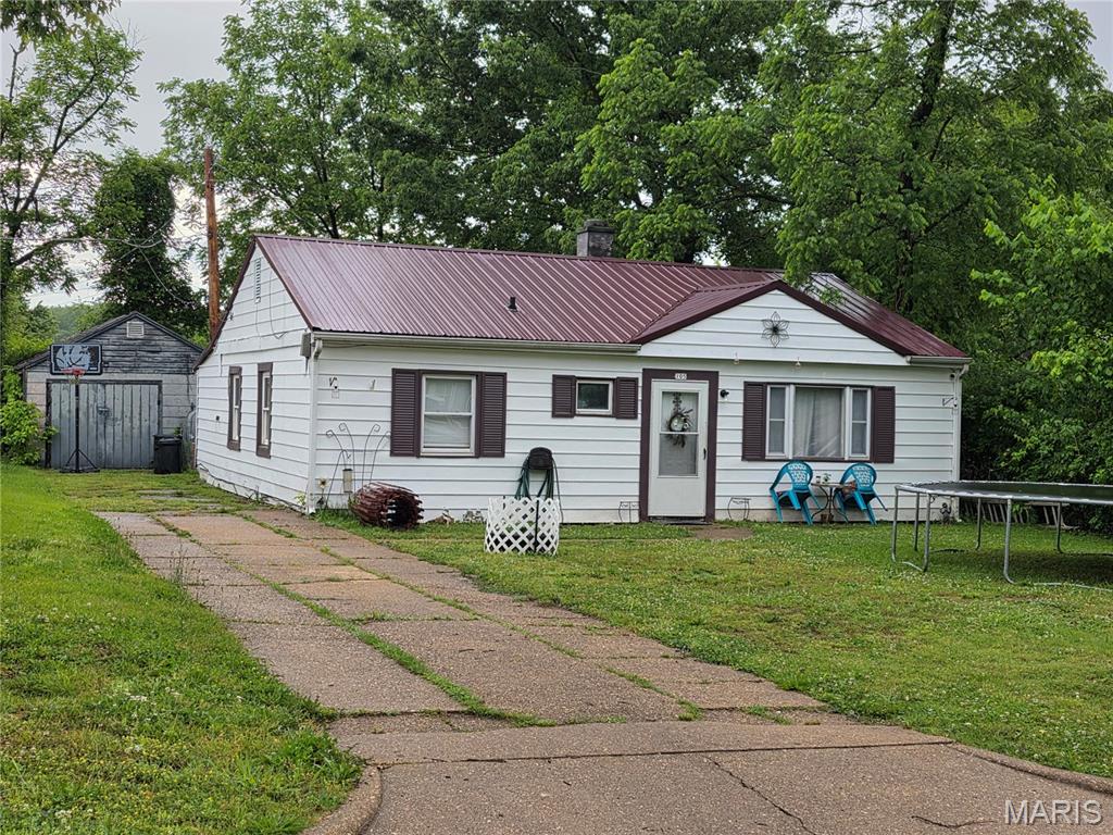 105 Newport Lane