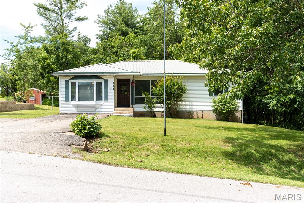 304 W 6th Street Dixon Missouri 3 bedroom 1 bathroom home for sale listed at $169,000