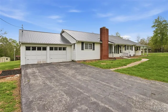Front exterior — 916 Sommerfield Drive Houston Missouri real estate