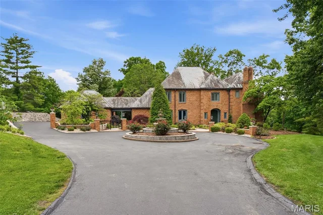 Front exterior — 10700 Starhill Drive St Louis Missouri real estate