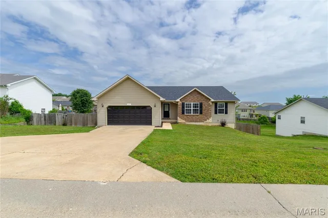Front exterior — 135 Lyle Curtis Circle Waynesville Missouri real estate