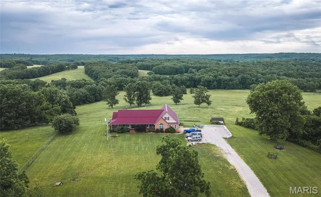 Primary bedroom — 20063 Pigeon Creek Road Licking Missouri real estate