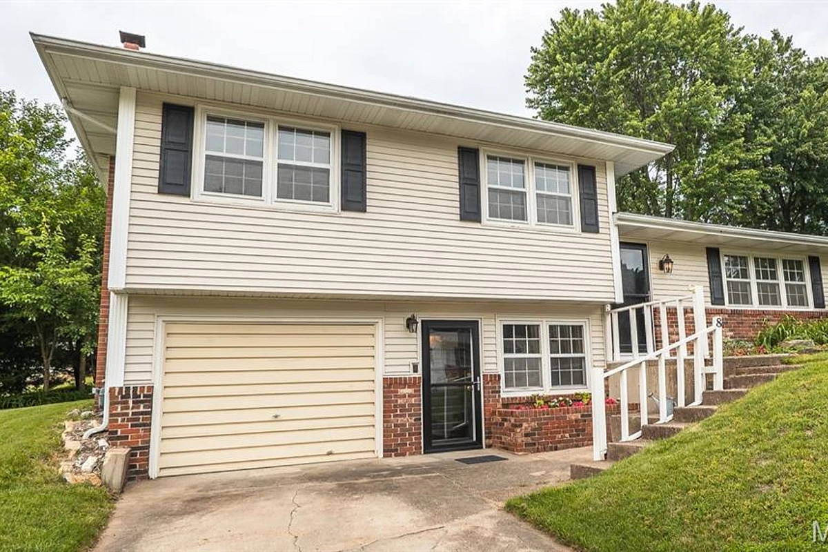 8 Peachtree Lane Rolla Missouri 4 bedroom 2 bathroom home for sale listed at $214,500