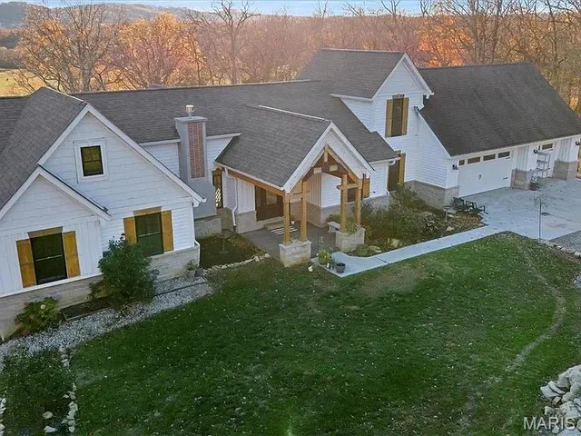 Primary bedroom — 24925 State Route MM Farmington Missouri real estate