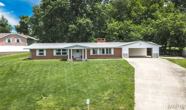 Front exterior — 32 Sydney Court Rolla Missouri real estate