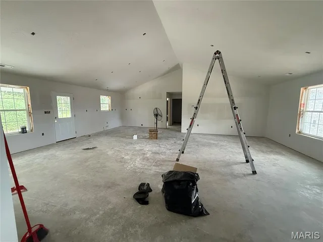 Living room — 1100 Daytona Drive Lebanon Missouri real estate