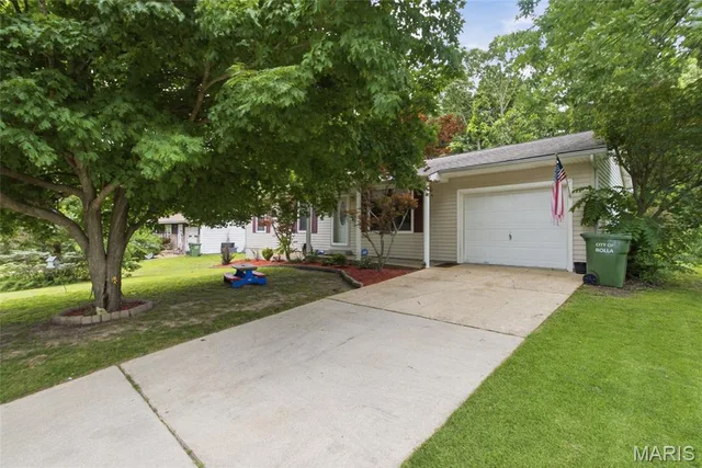 Front exterior — 2622 Camelot Court Rolla Missouri real estate