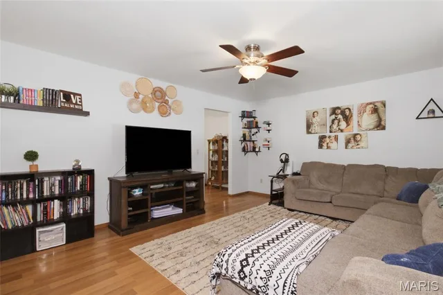 Living room — 2622 Camelot Court Rolla Missouri real estate