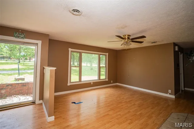 Living room — 9 Dogwood Drive Waynesville Missouri real estate