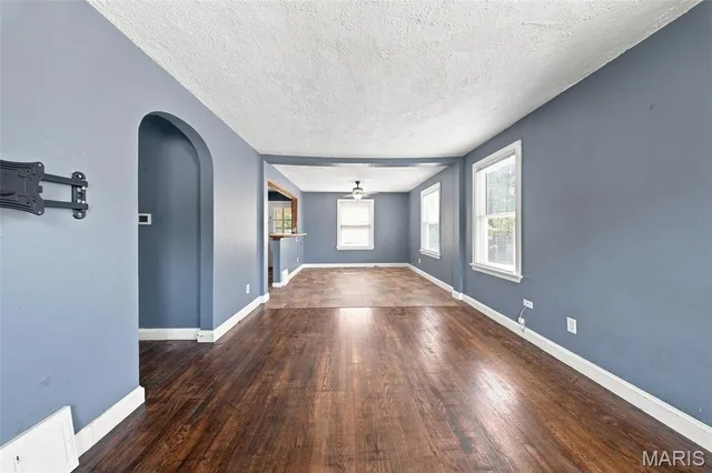 Living room — 704 E State Highway 72 Rolla Missouri real estate