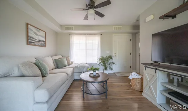 Living room — 257 Settlers Pass Waynesville Missouri real estate