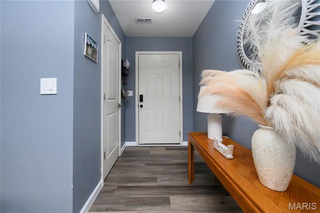 Living room — 226 Settlers Pass Waynesville Missouri real estate